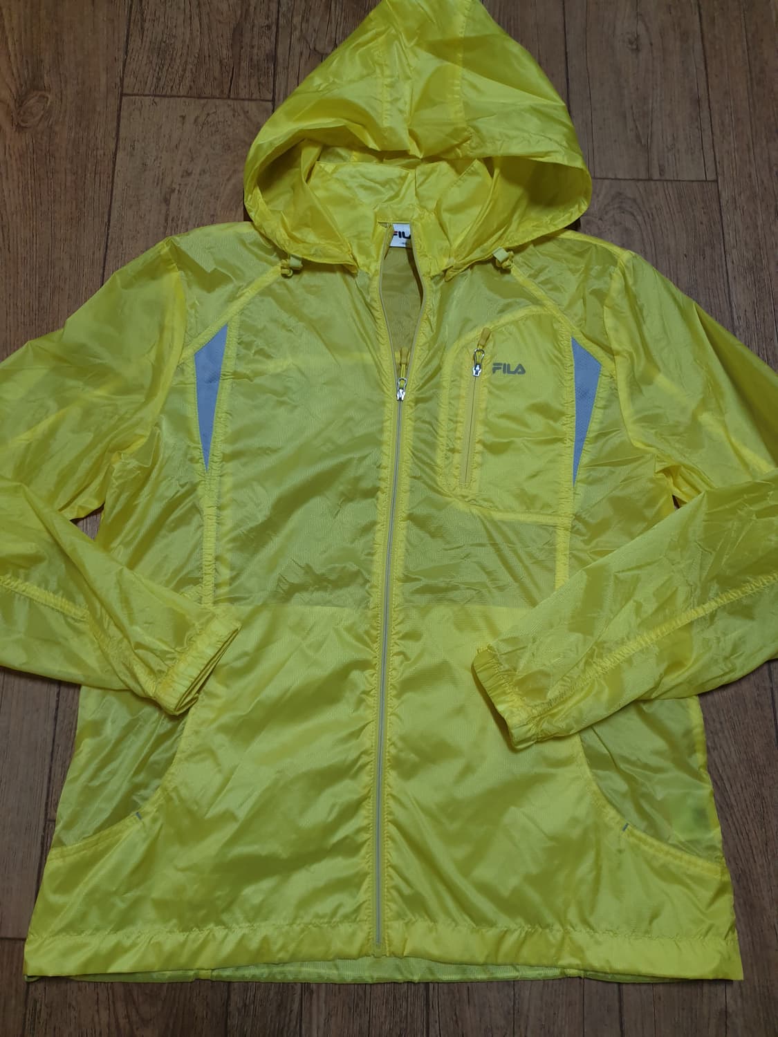 1206 휠라 바람막이 100 사이즈입니다 상품이미지2