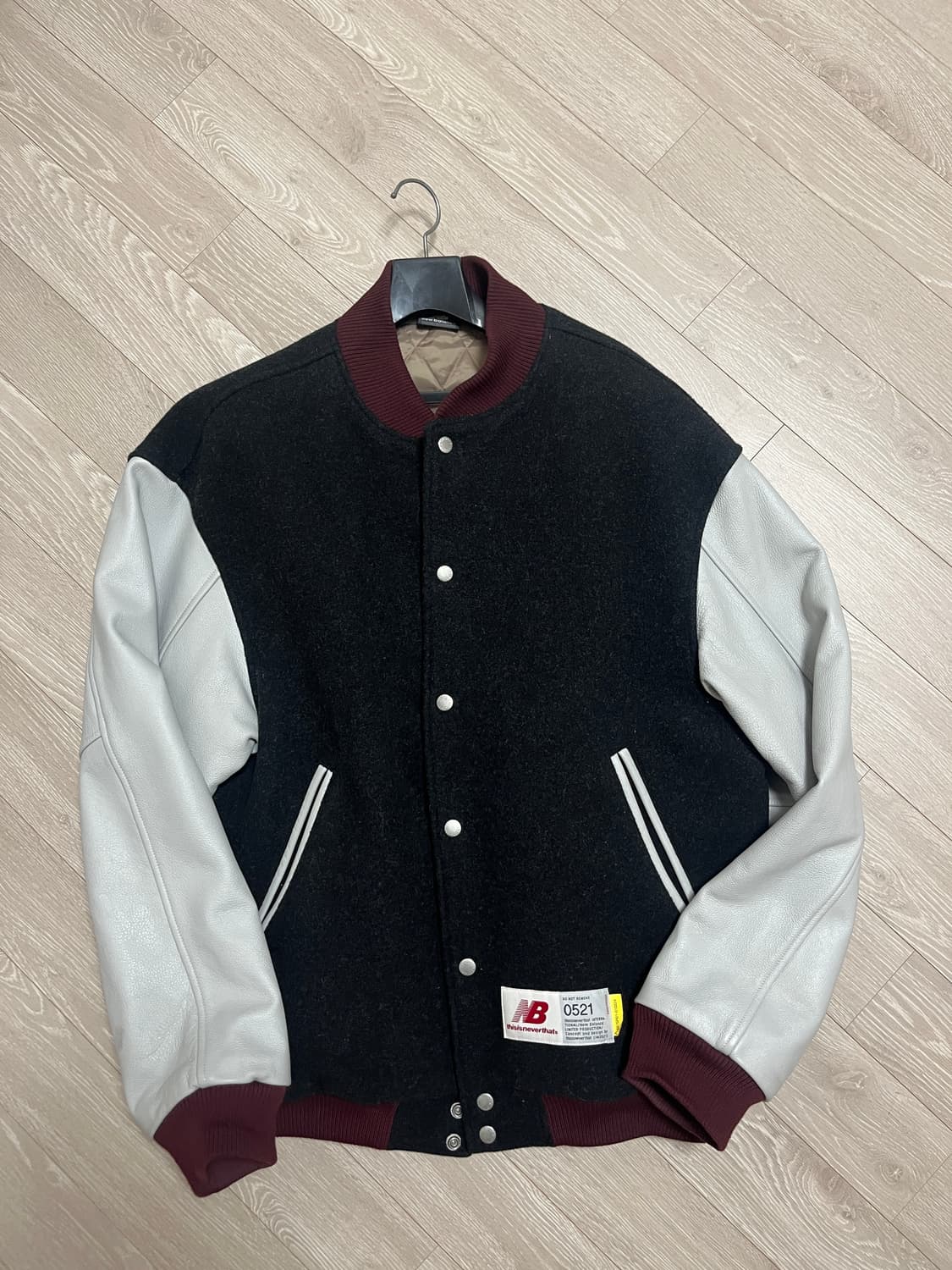 뉴발란스 디스이즈네버댓 울 레더 바시티 상품이미지1