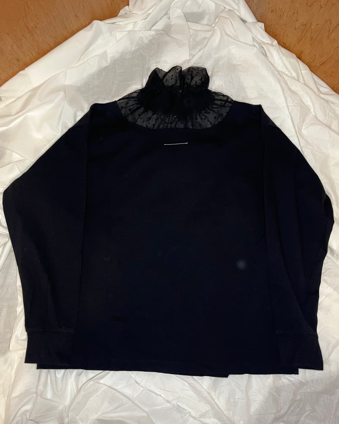 엠엠식스 메종마르지엘라 튤 러플 칼라 블랙 롱슬리브 탑 상품이미지3