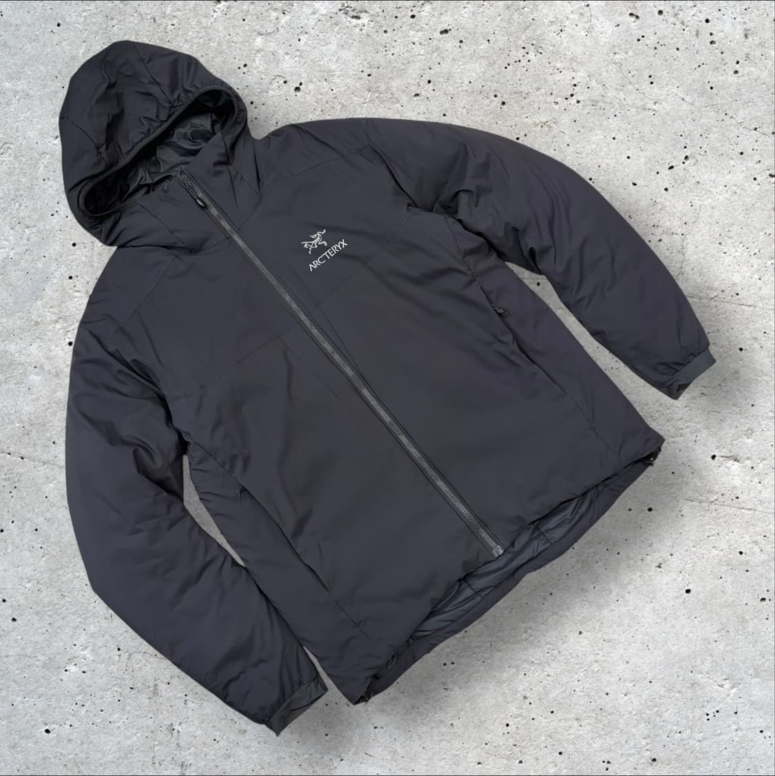[L] 아크테릭스 아톰 AR 후드 패딩 블랙 B653 상품이미지1