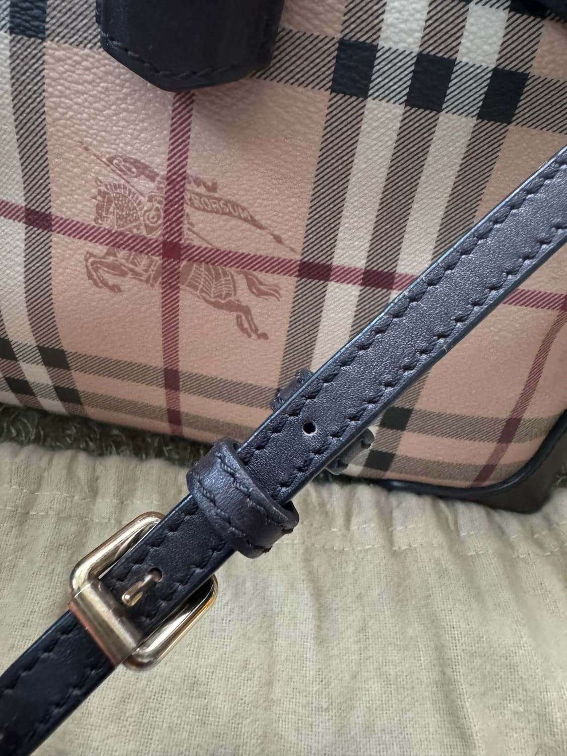 정품 버버리가방 크로그백 상품이미지6