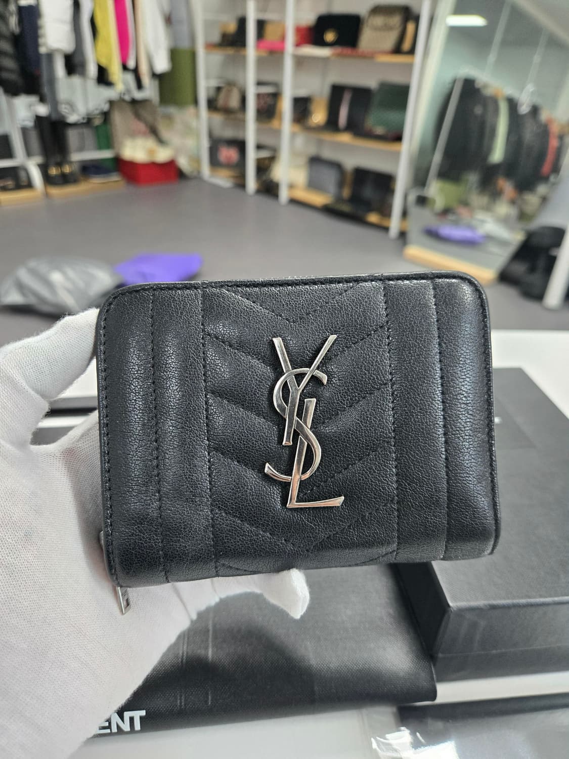 [50%세일] 입생로랑 지퍼 반지갑 상품이미지1