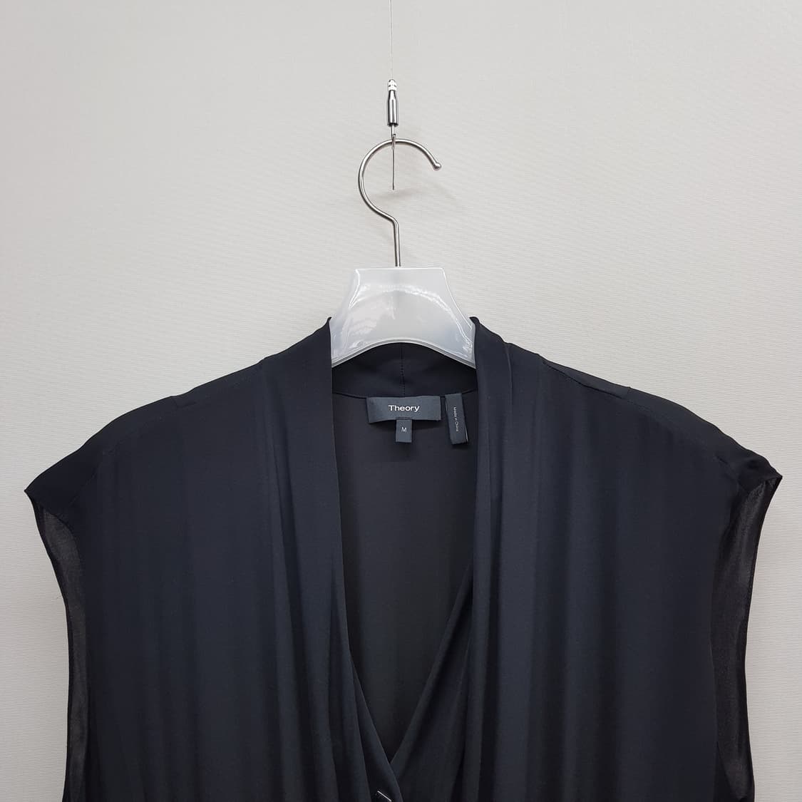 Theory 띠어리  실크 드레이프 슬리브리스 점프슈트  m사이즈 상품이미지3