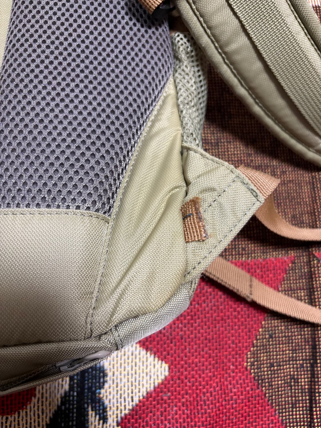 콜롬비아 캐슬락 15 카키 등산 백팩 상품이미지6