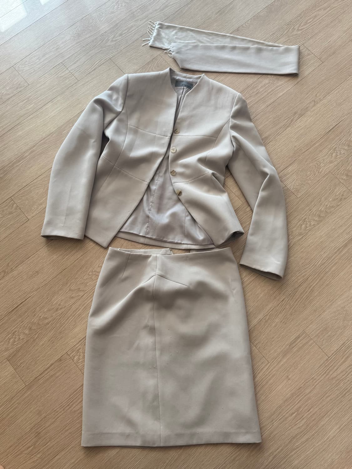 Odessa 베이지 여성 정장 세트 상품이미지1