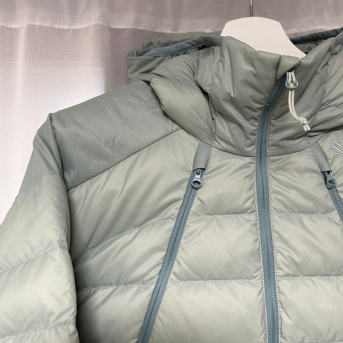 (택만 없는 새상품) 스키즘 인듀싱 경량 패딩 - M 상품이미지5