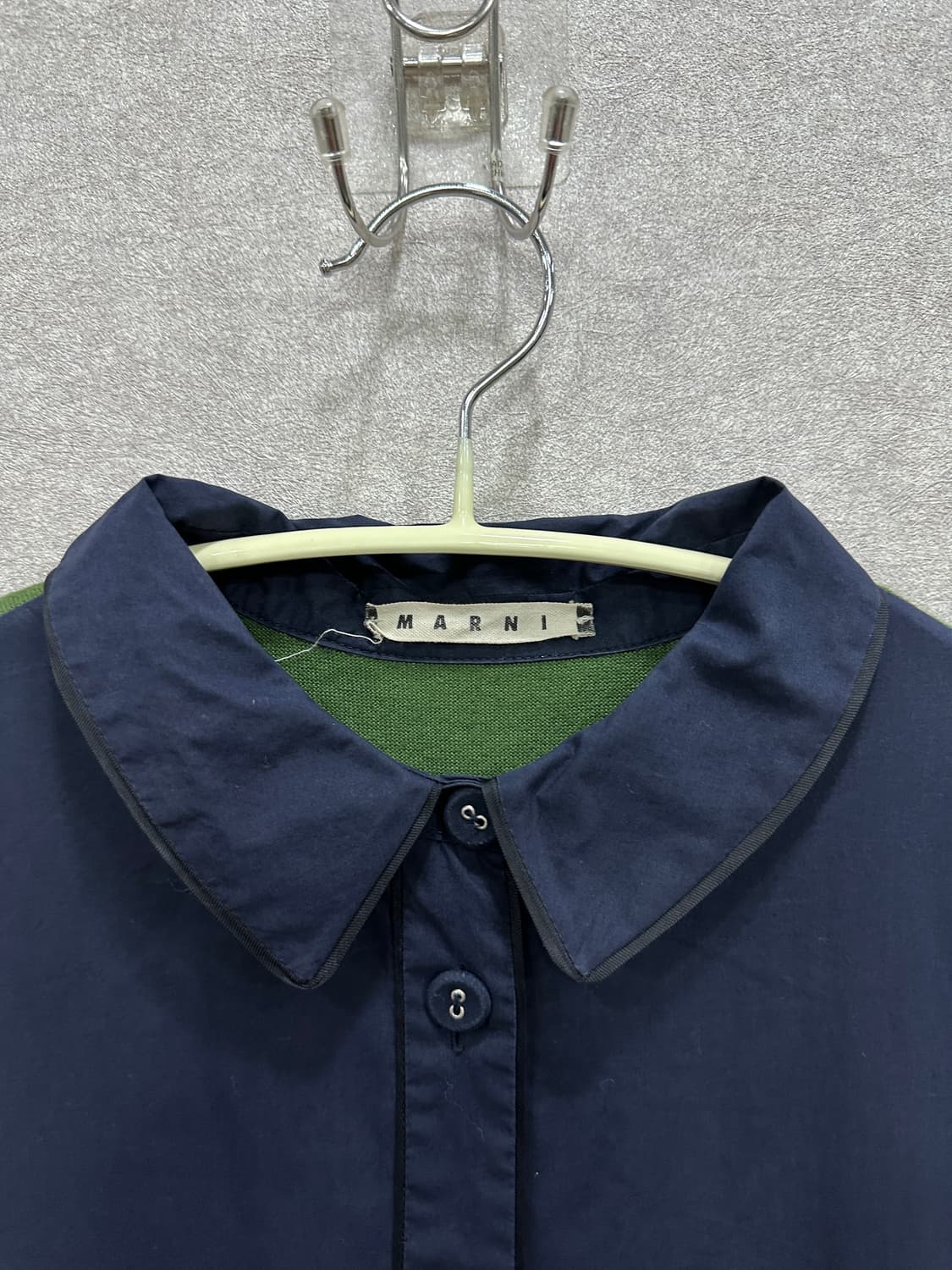 마르니 배색 카라 롱티셔츠 상품이미지4