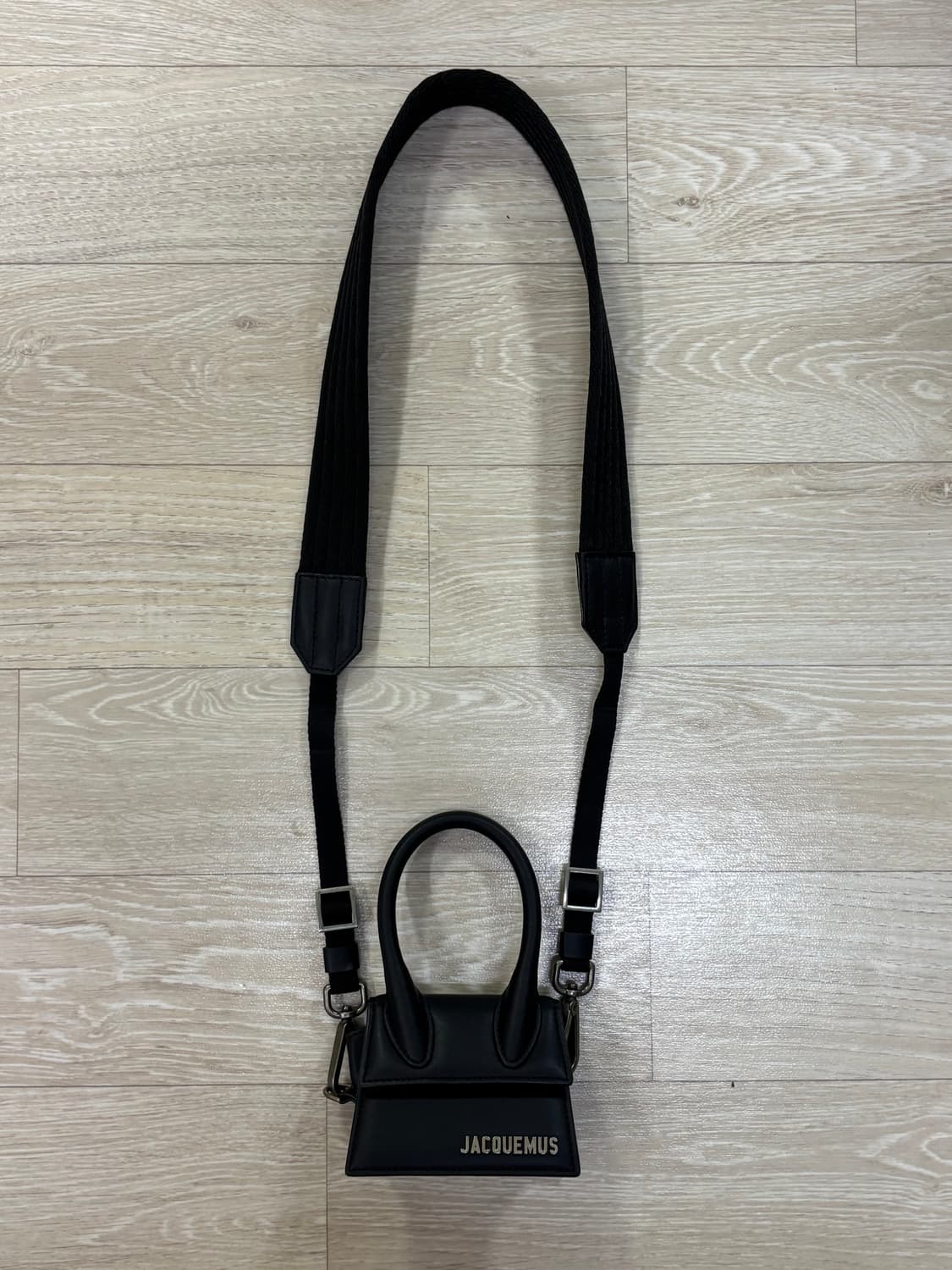 자크뮈스 라 몽타뉴 르 치키토 옴므 매신저백 상품이미지3