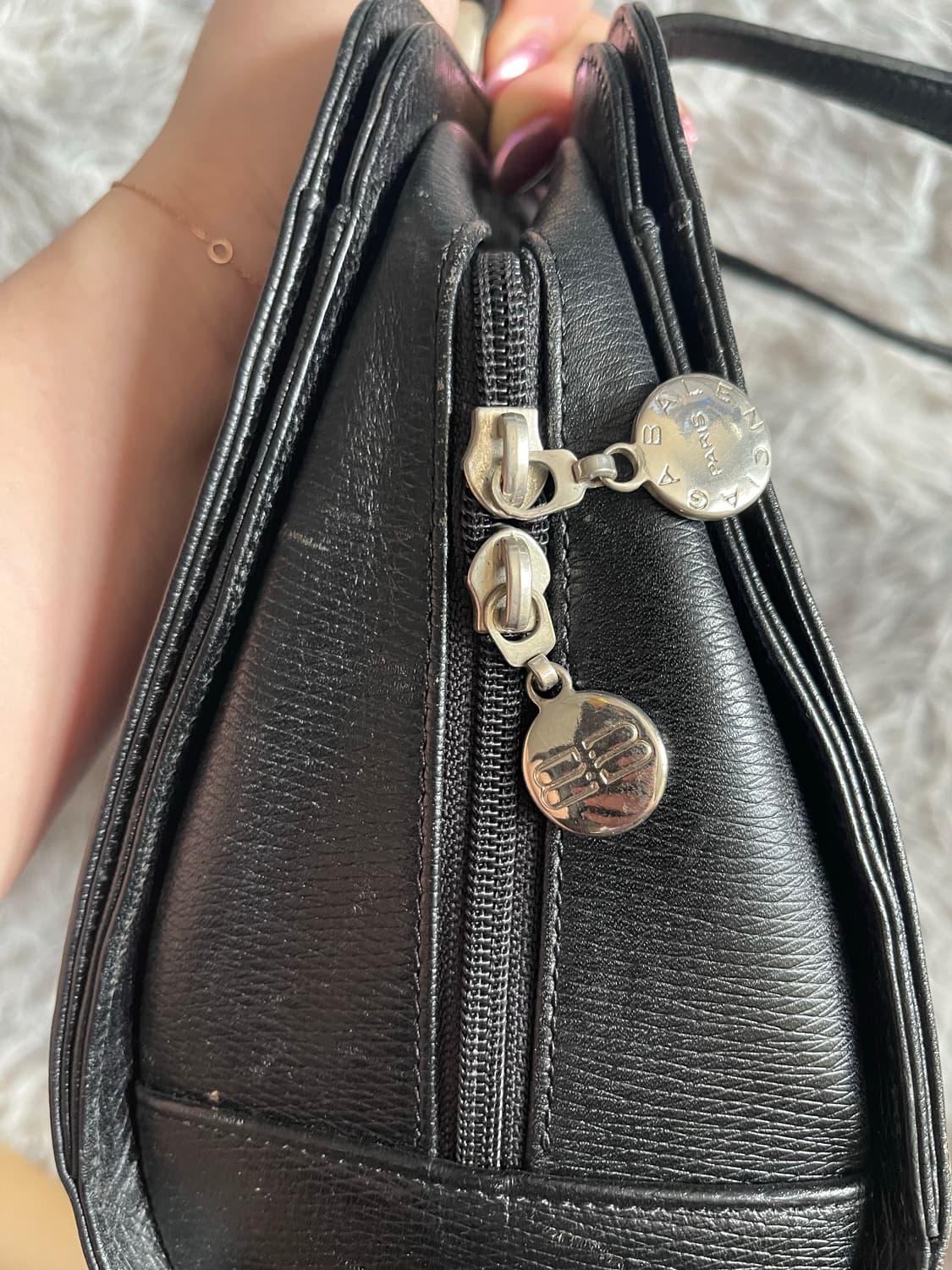 발렌시아가 블랙 빈티지 가죽 핸드백 상품이미지4
