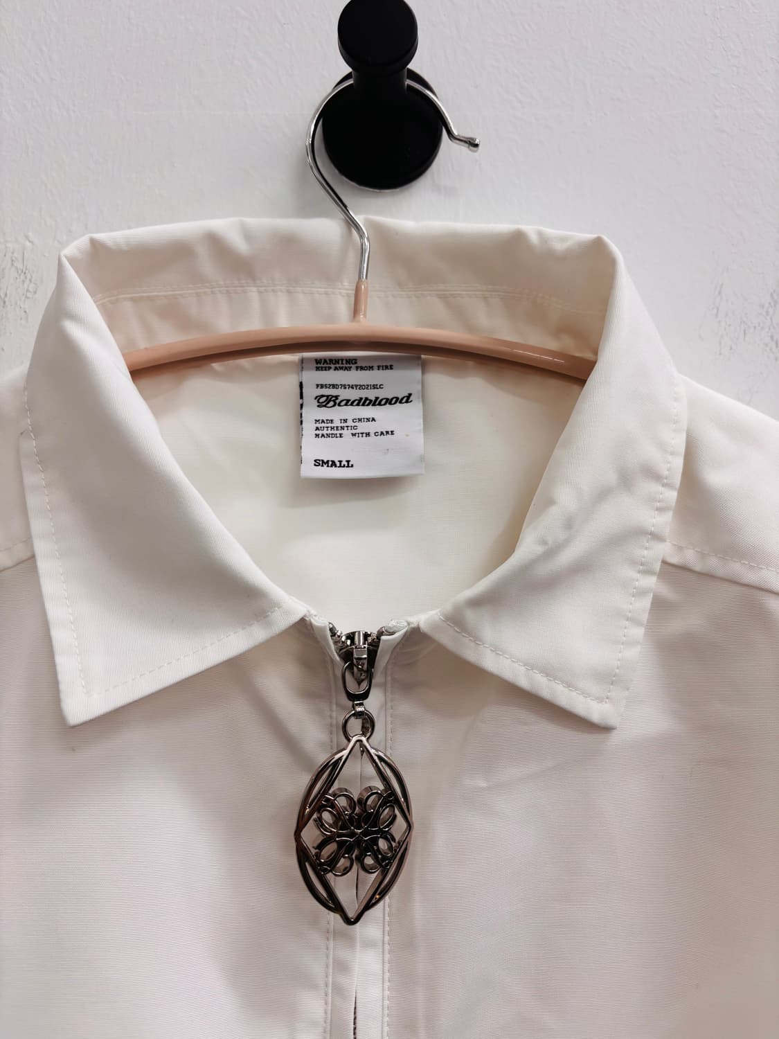 배드블러드(BADBLOOD) 엘립스 집업 크롭 셔츠 아이보리 상품이미지3