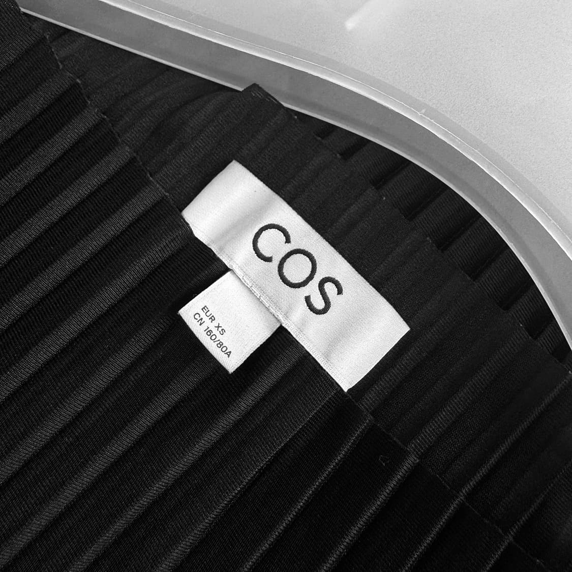 코스 COS 23 플리츠 슬리브리스 탑 상품이미지3