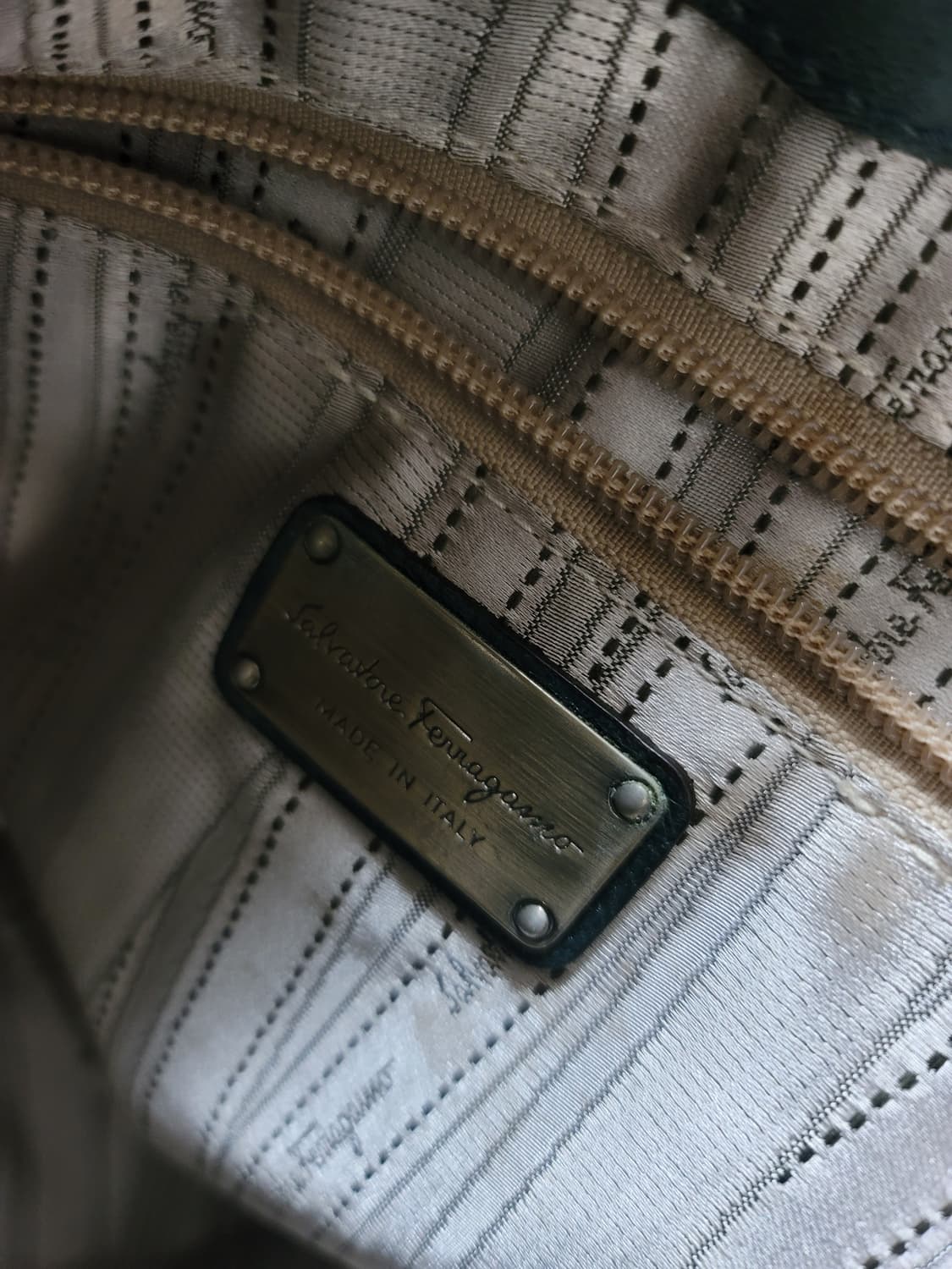 페라가모 가죽 호보백 상품이미지8