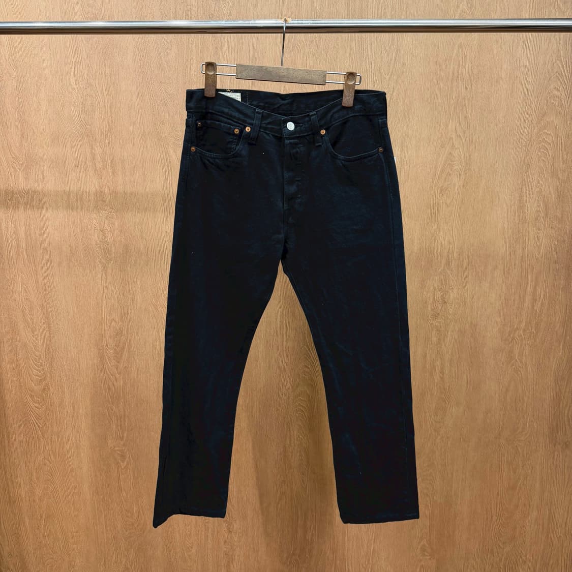 리바이스 프리미엄 501 데님 팬츠 배색 스터드 실버 버튼 디테일 블랙 상품이미지2