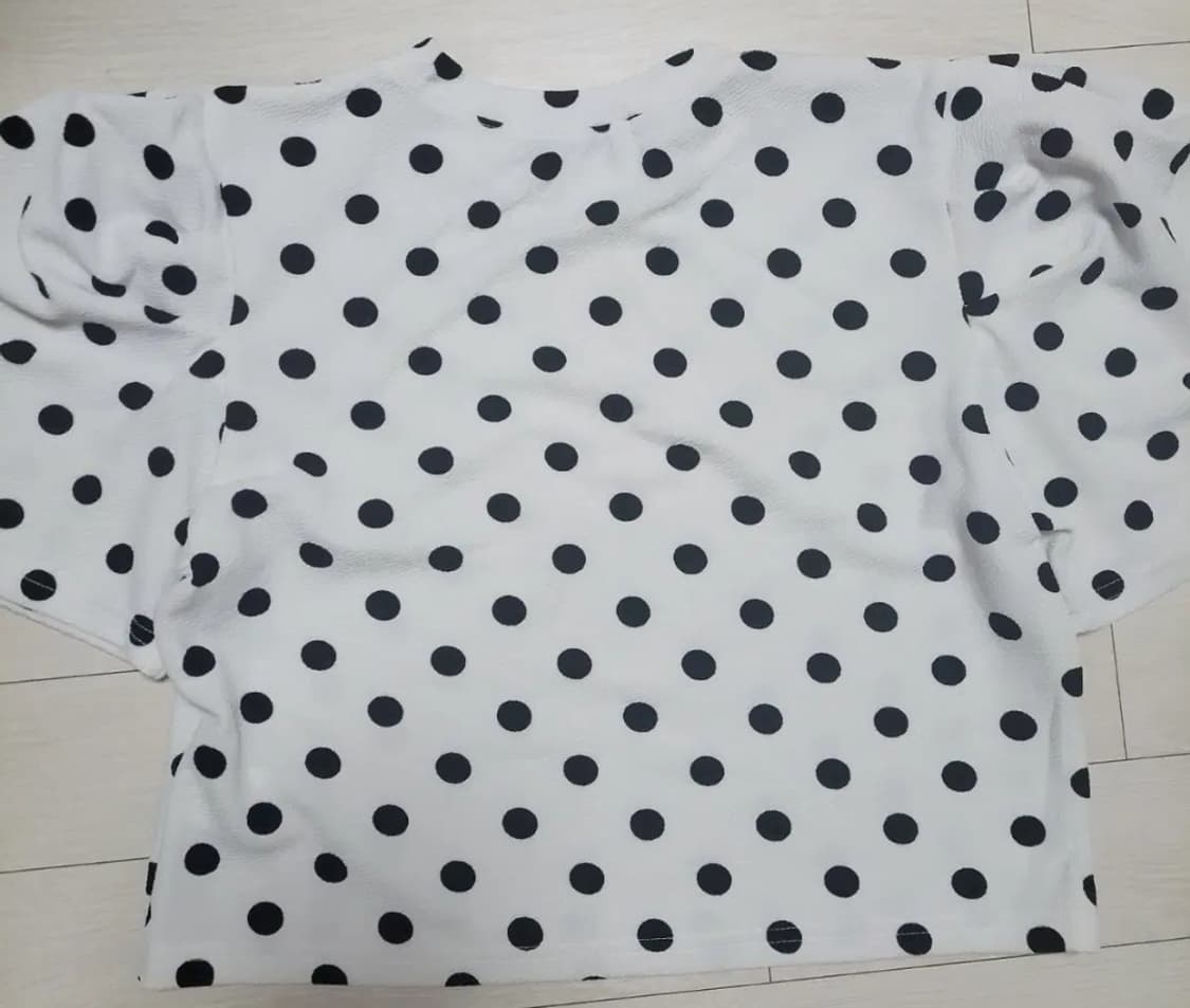 급처새상품!바닐라비 어깨볼륨셔링도트무늬크롭블라우스티 레니본st리즈리사st 상품이미지3