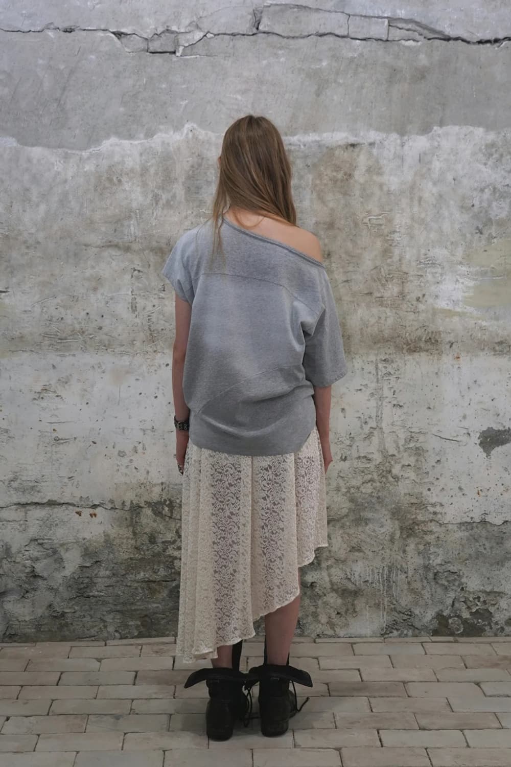 Dared 데어드 SCORED SLASH T-SHIRT 원오프숄더 티셔츠 상품이미지4