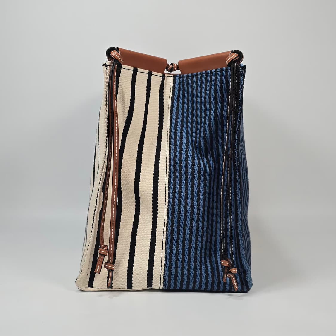 로에베 x 파울라 이비자 스트라이프 쿠션 토트백 상품이미지4