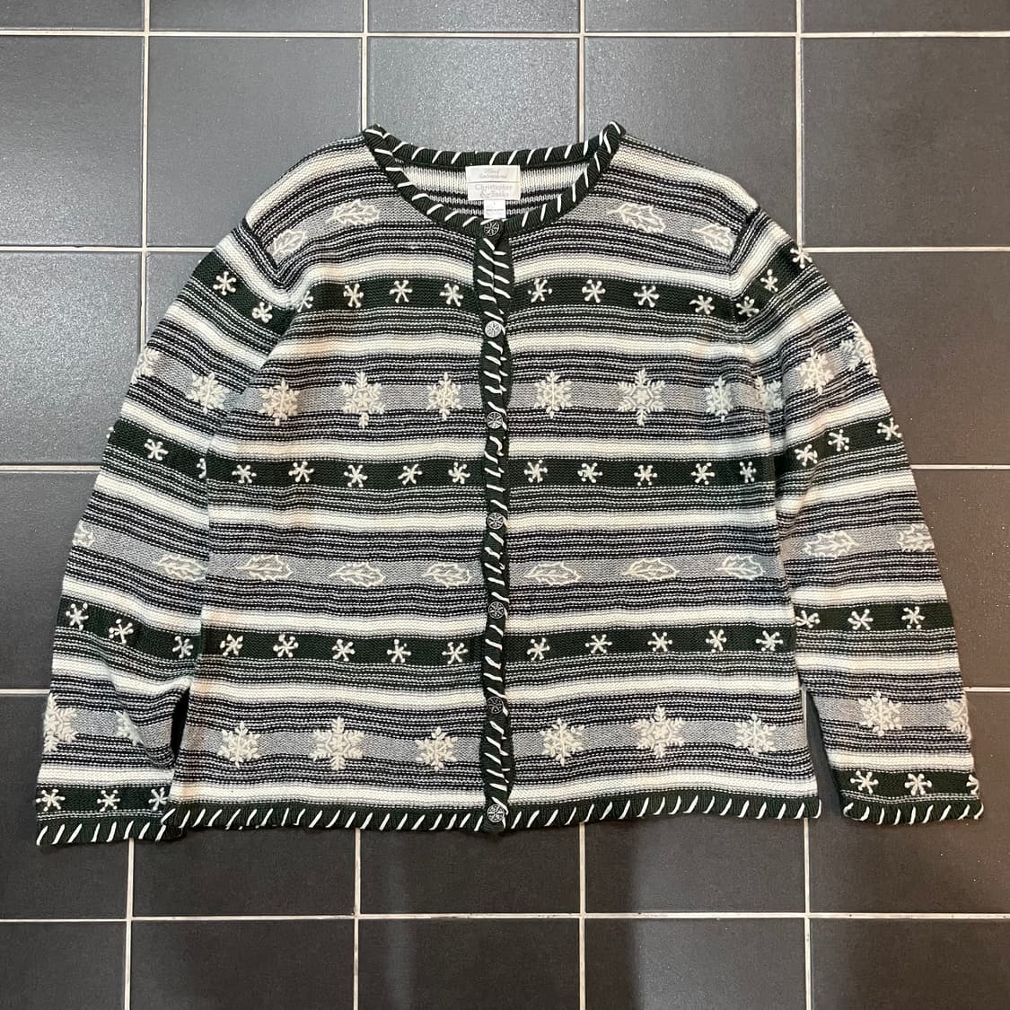 Hand Embroidered cardigan 상품이미지2