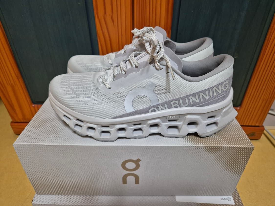 온러닝 클라우드몬스터3 울프 상품이미지1