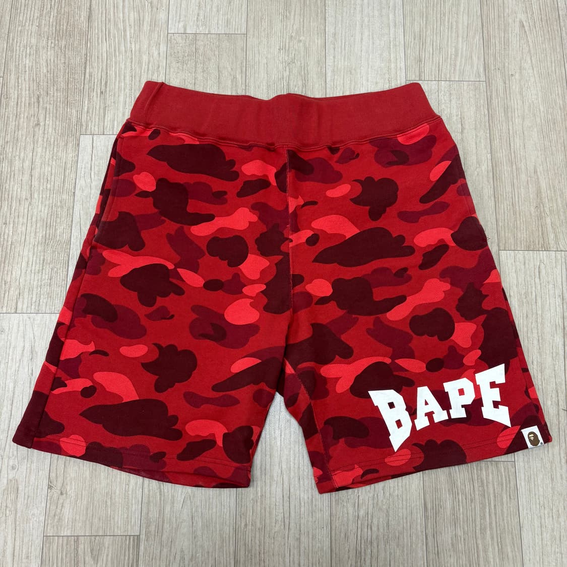 BAPE 레드 카모 반바지 상품이미지1