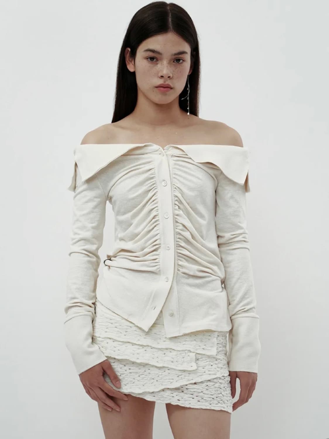 [택포] WRINKLE OFF SHOULDER TOP CREAM  상품이미지1