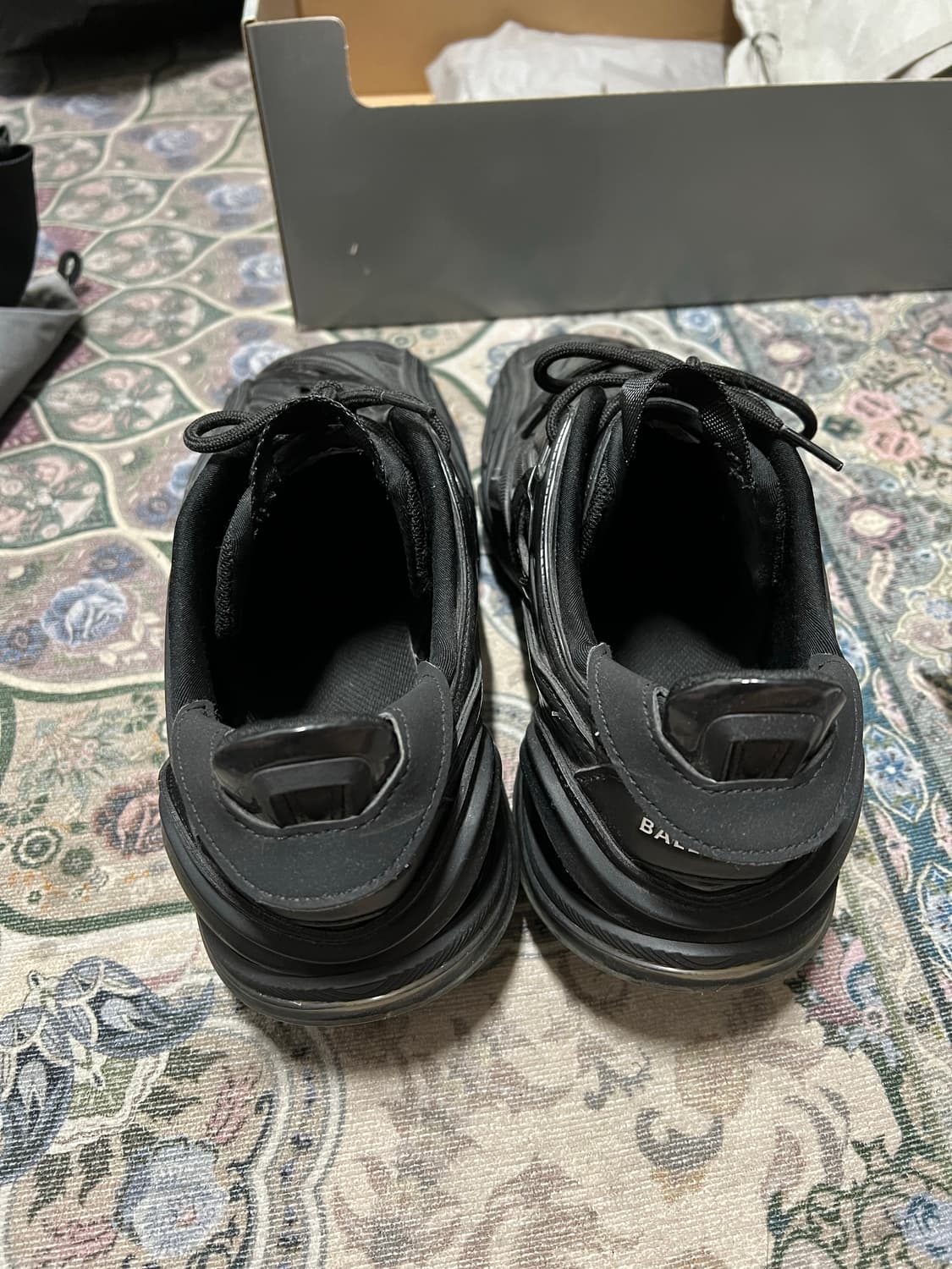 발렌시아가 타이렉스 42사이즈 팝니다 상품이미지6