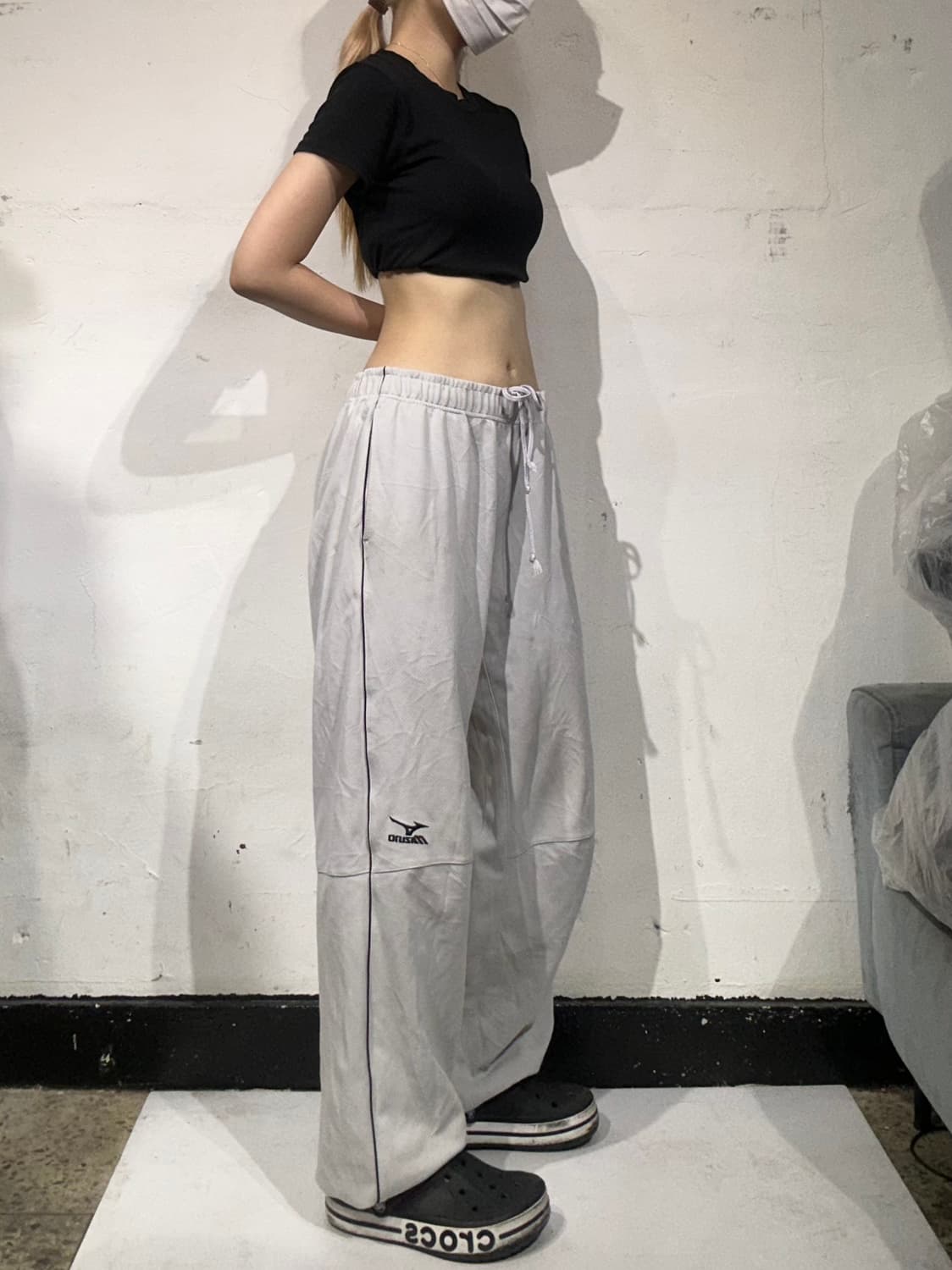 미즈노 그레이 블랙 사이드 라인 로고 와이드 팬츠 L 상품이미지1