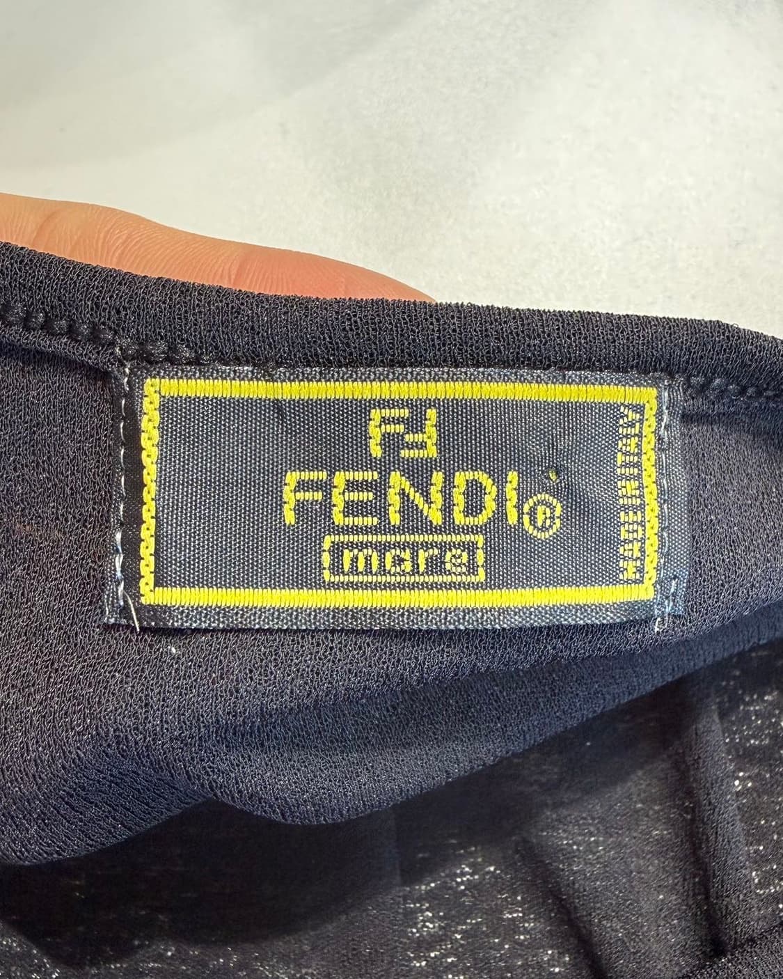 펜디 블랙 로고자수 브이넥 슬리브리스  상품이미지8