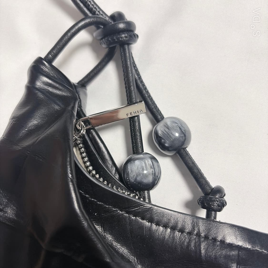 FERIA 페리아 블랙 레더 숄더백 상품이미지4
