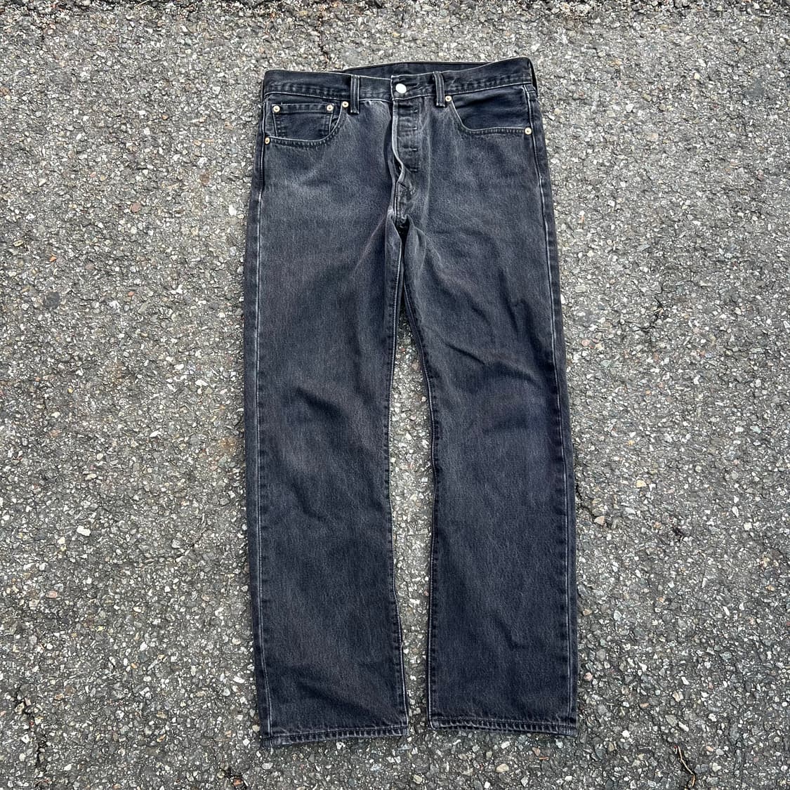 33  리바이스 501 블랙 데님 팬츠입니다 상품이미지1