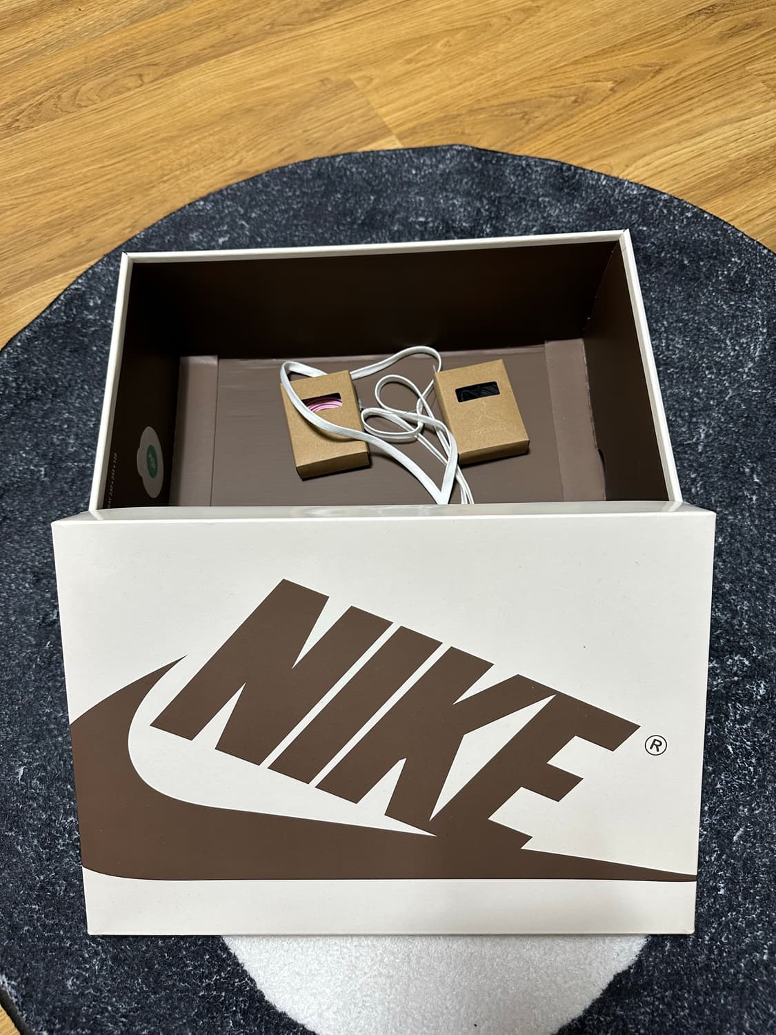 나이키 조던 1 로우 트래비스 스캇 리버스 올리브 285 상품이미지7