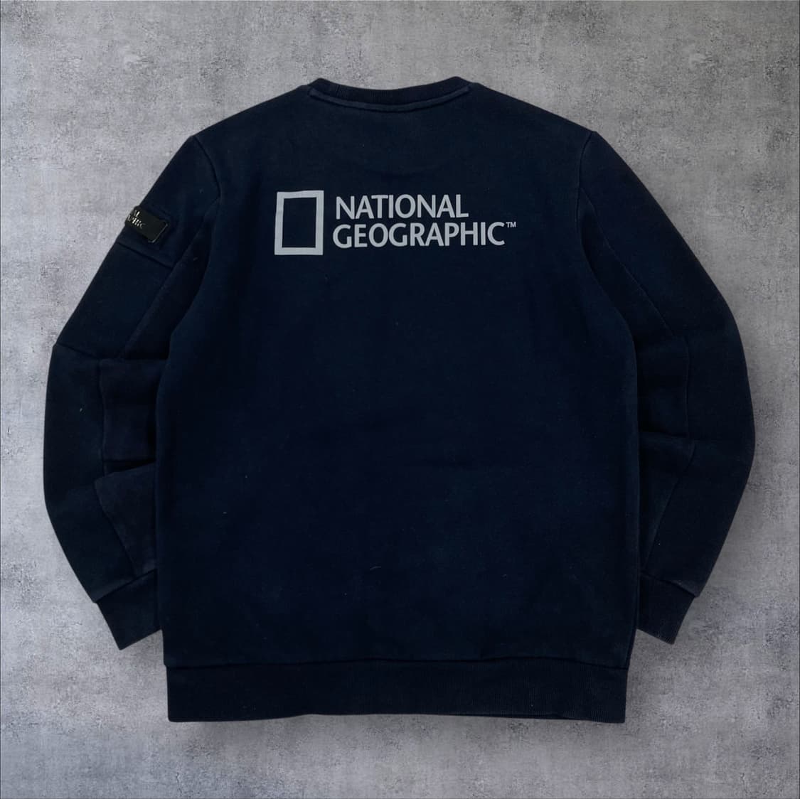 내셔널 지오그래픽 빅로고 와펜 네이비 맨투맨 상품이미지1