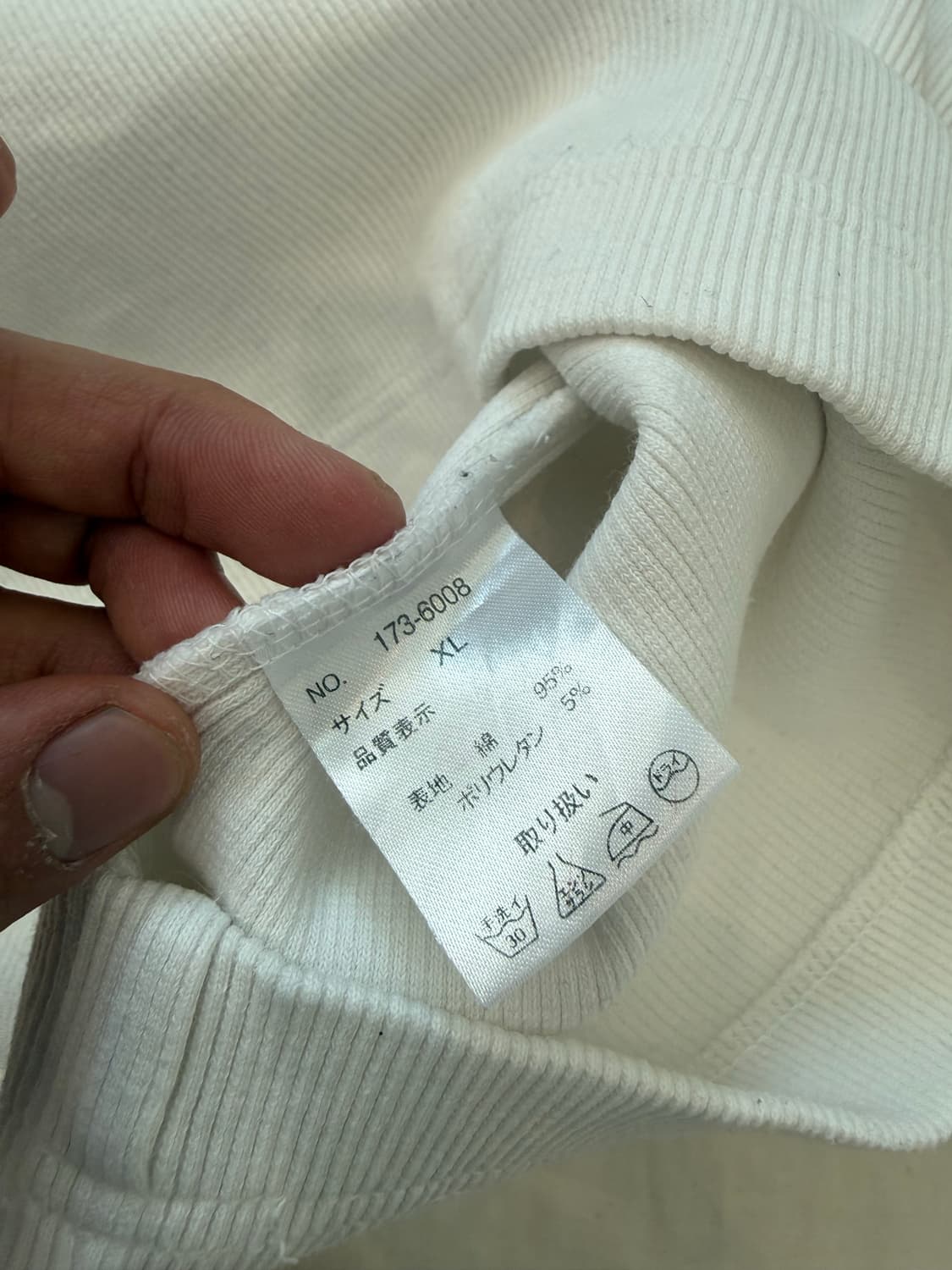 화이트 헨리넥 버튼 티셔츠 상품이미지4