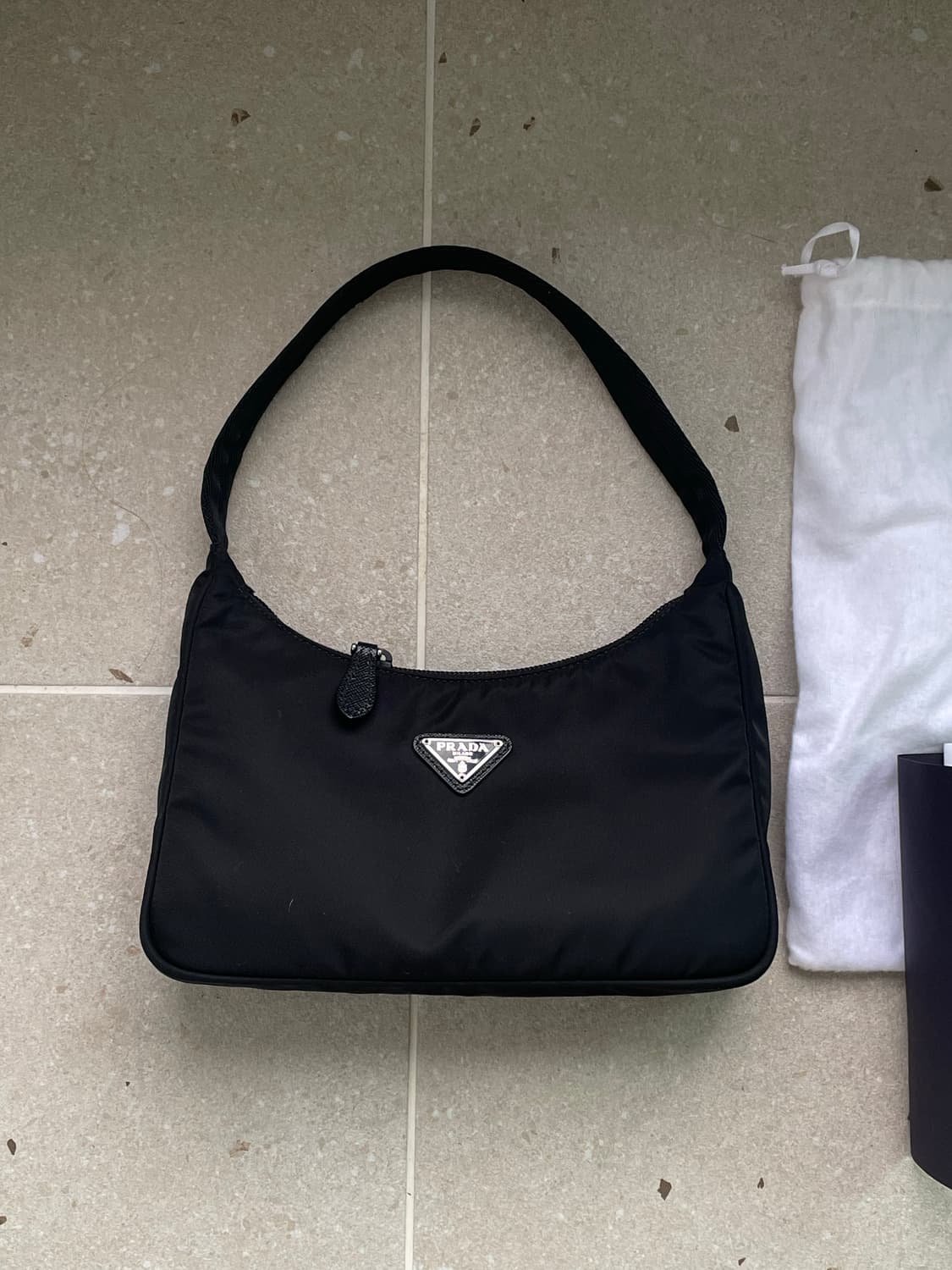 프라다 리에디션 2000 리나일론 호보백 상품이미지2
