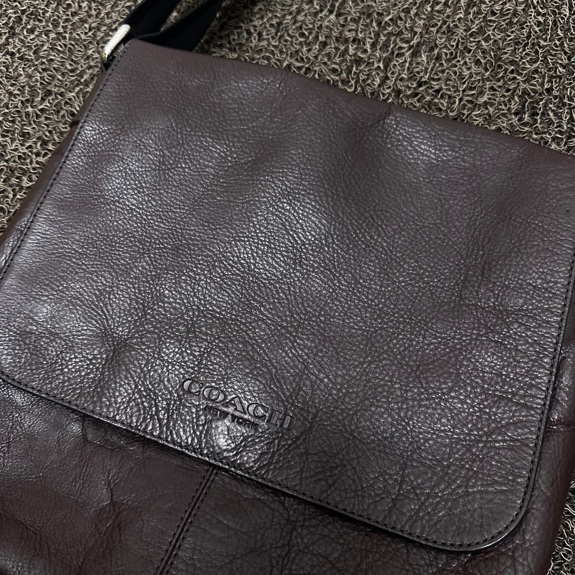 COACH 코치 남성 크로스백 브라운 가죽가방 상품이미지3
