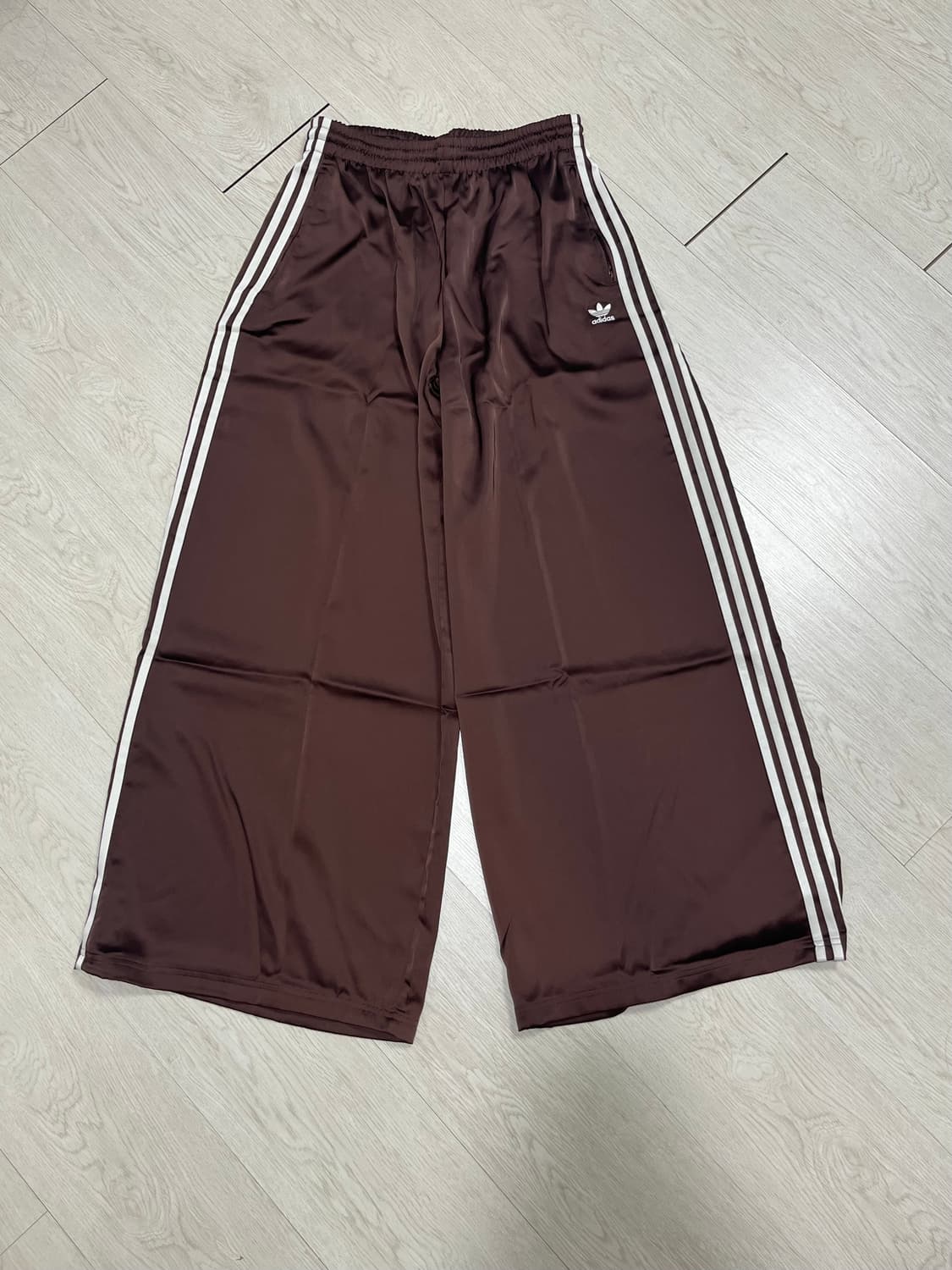 아디다스 새틴 와이드 레그 트랙 팬츠 - 브라운:크림화이트 상품이미지1