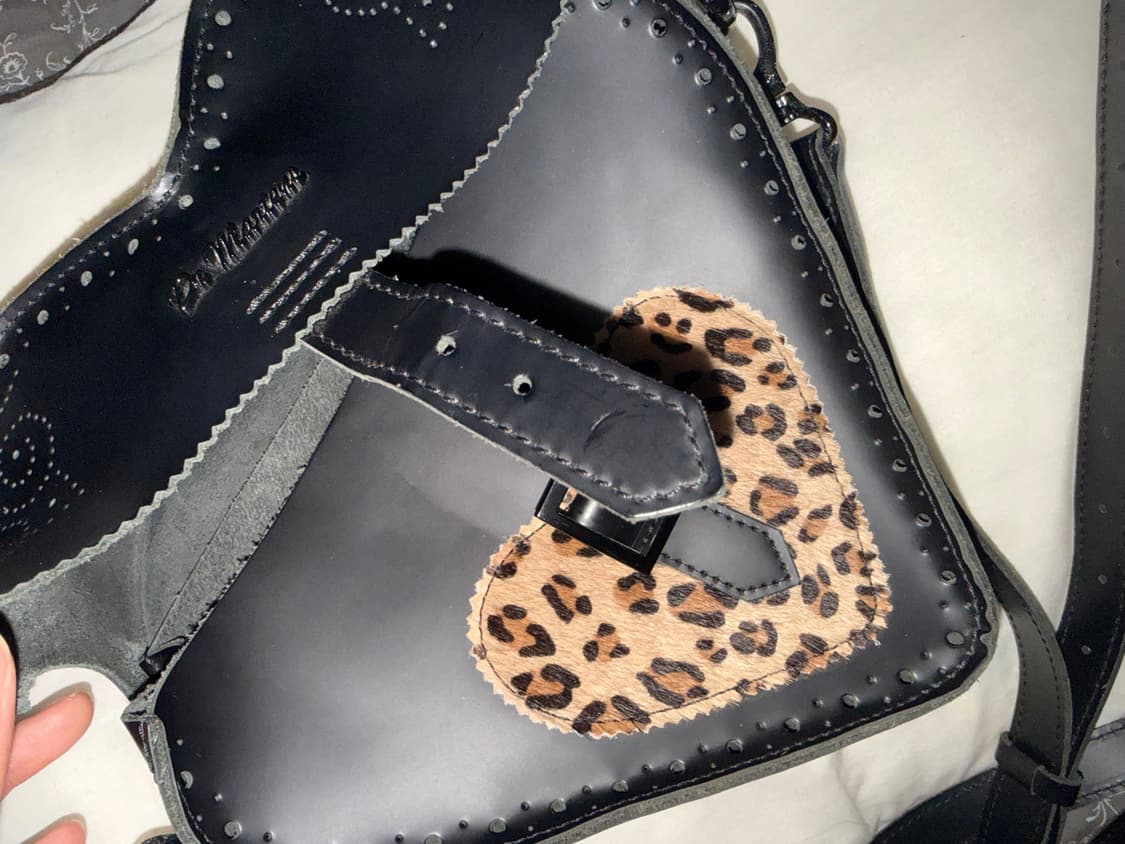 닥터마틴 2018 발렌타인 한정판 하트 백 상품이미지3