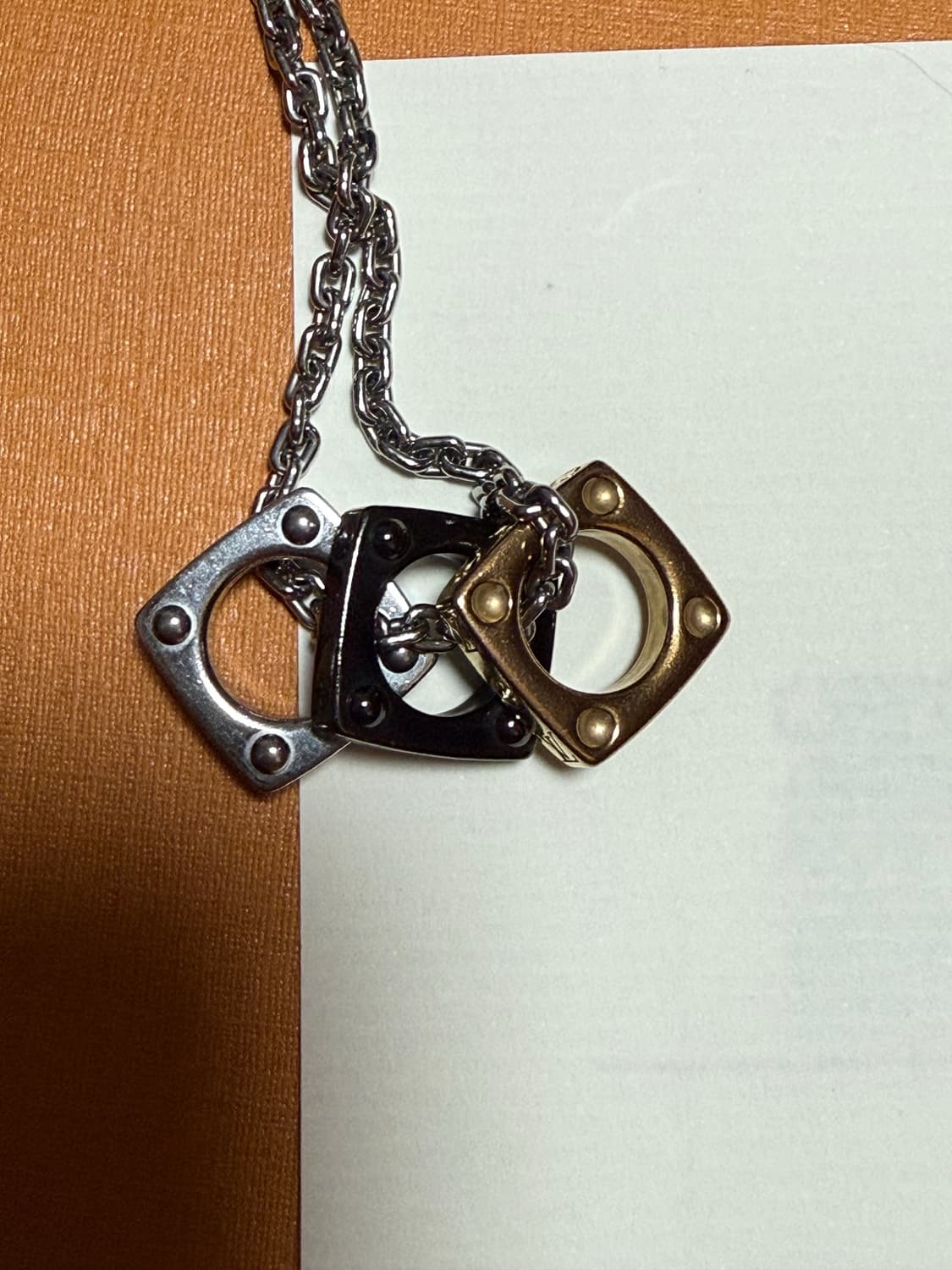 루이비통 모노그램 볼드 목걸이 상품이미지3