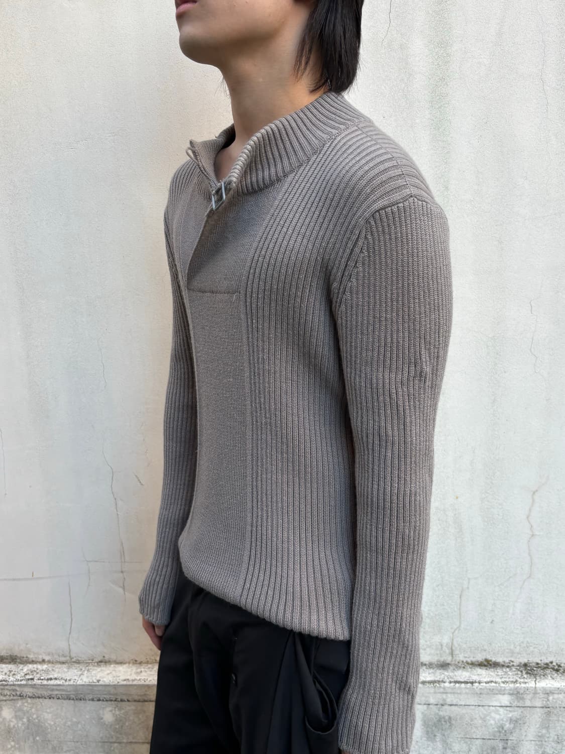 엠포리오 아르마니 후크 넥 스웨터 상품이미지3