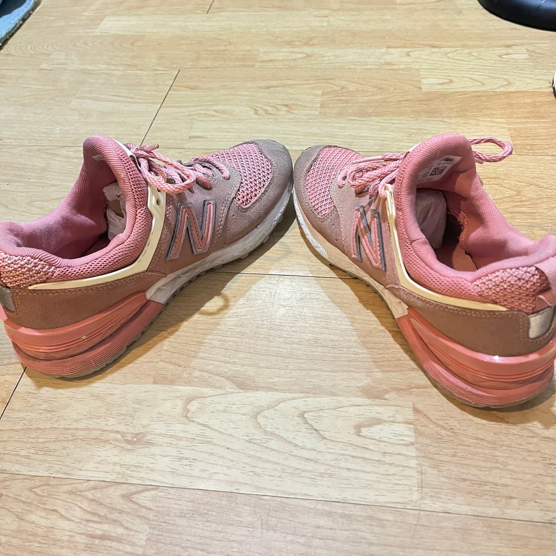 (245mm) 뉴발란스 574 핑크 스웨이드 상품이미지4