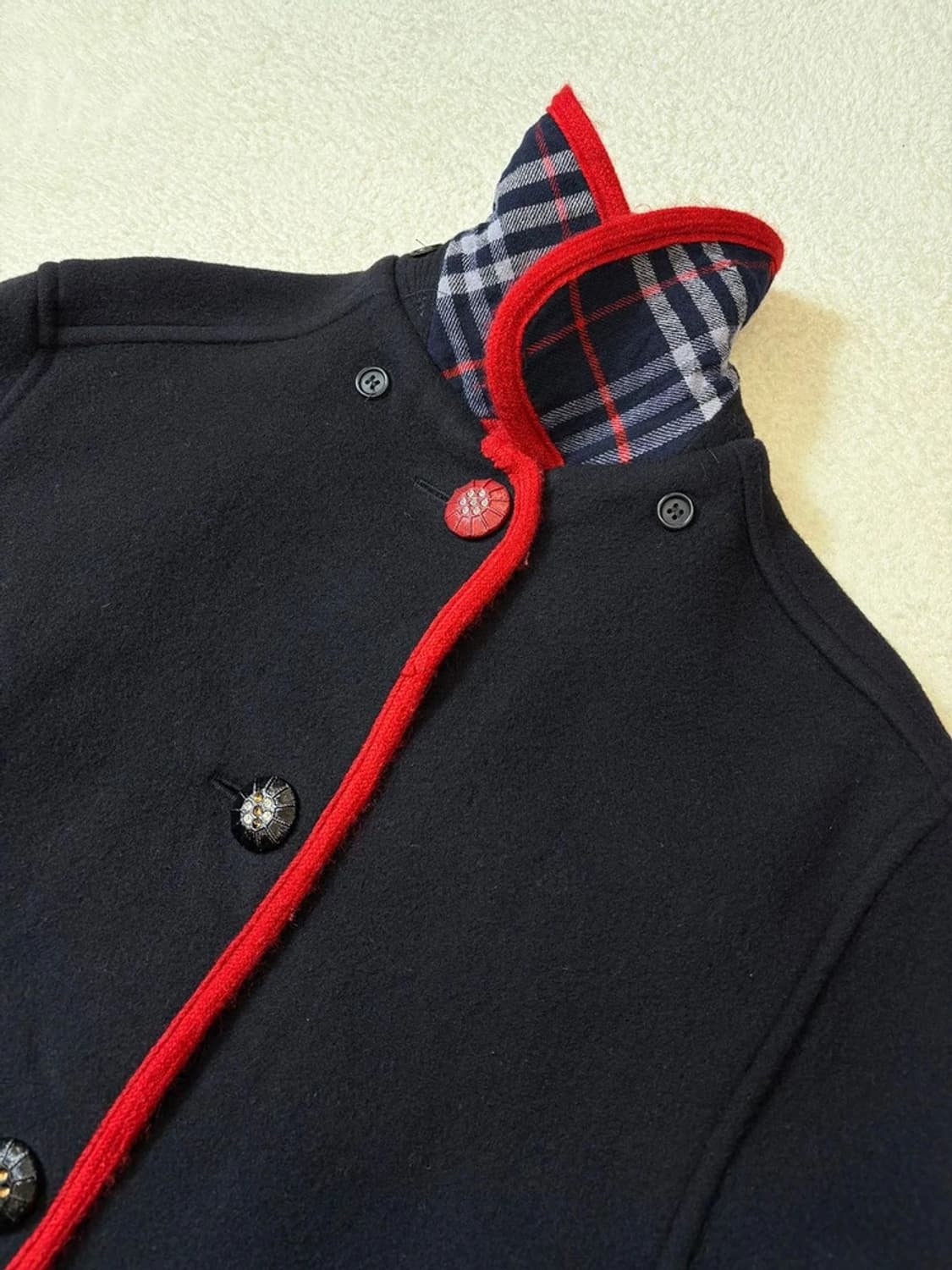 버버리 90's 레드 라이닝 우드버튼 코트 PN6072    상품이미지4