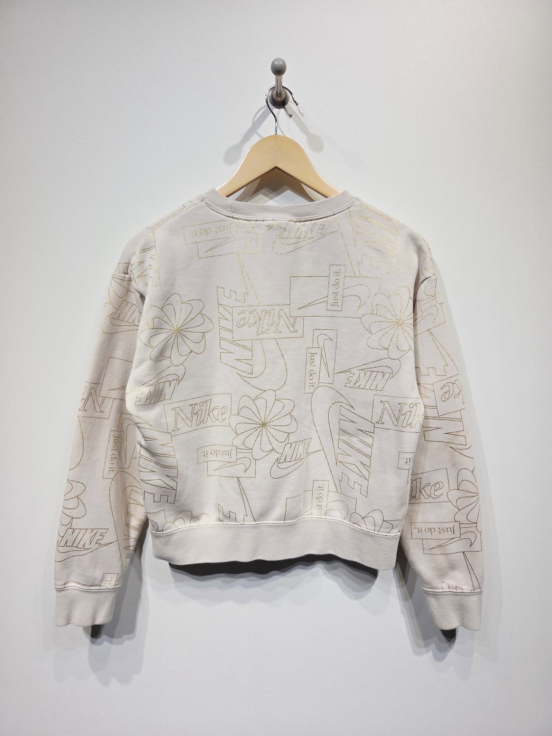 나이키 로고 골드패턴 크롭 기모 맨투맨_S 상품이미지5