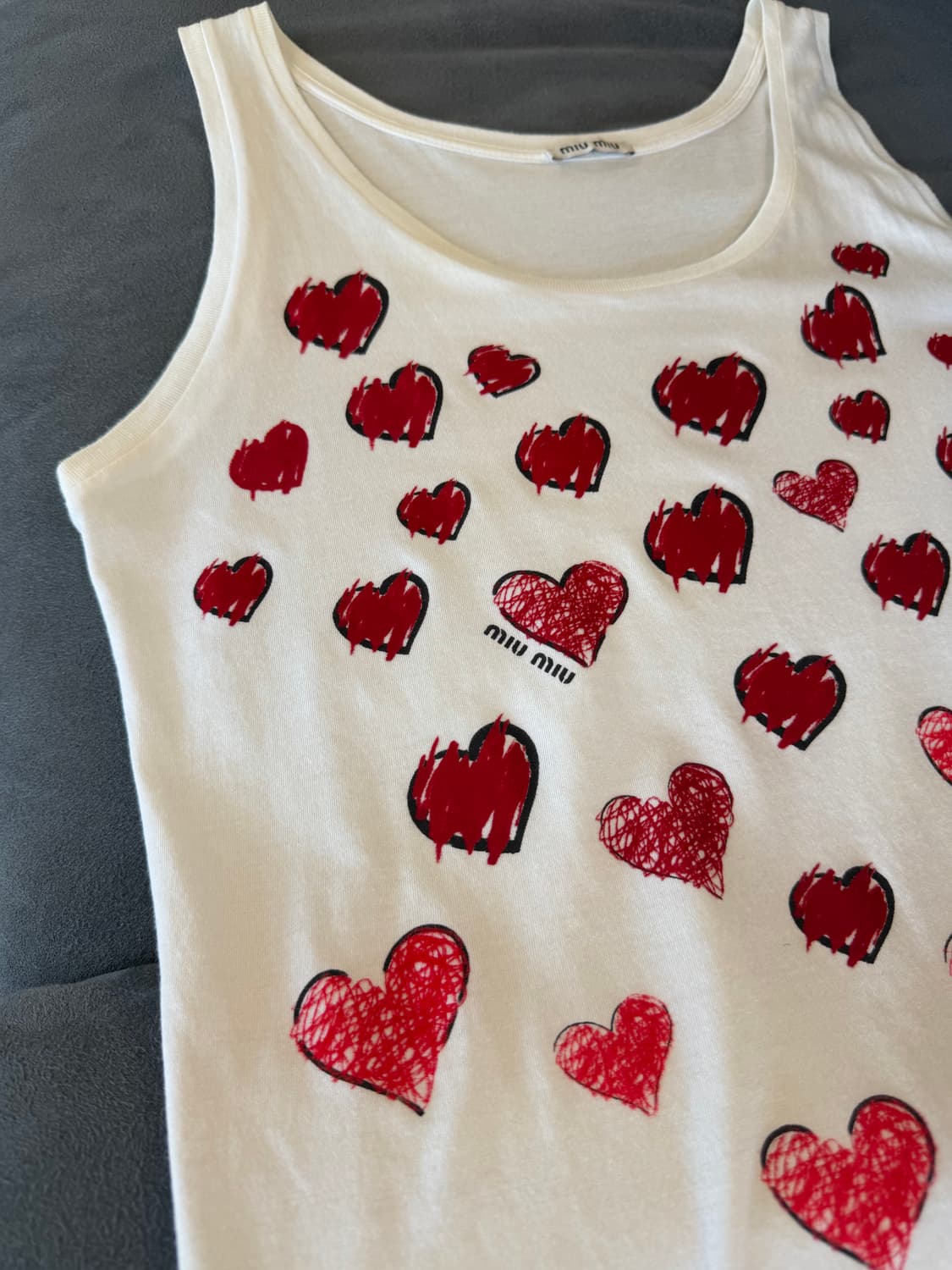 미우미우 14SS 벨벳 하트 슬리브리스 상품이미지5