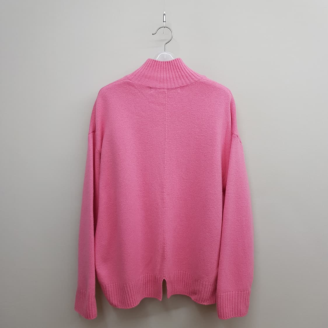 한섬 더스토어 2022 스마일 로고 터틀넥 니트 F사이즈 상품이미지4