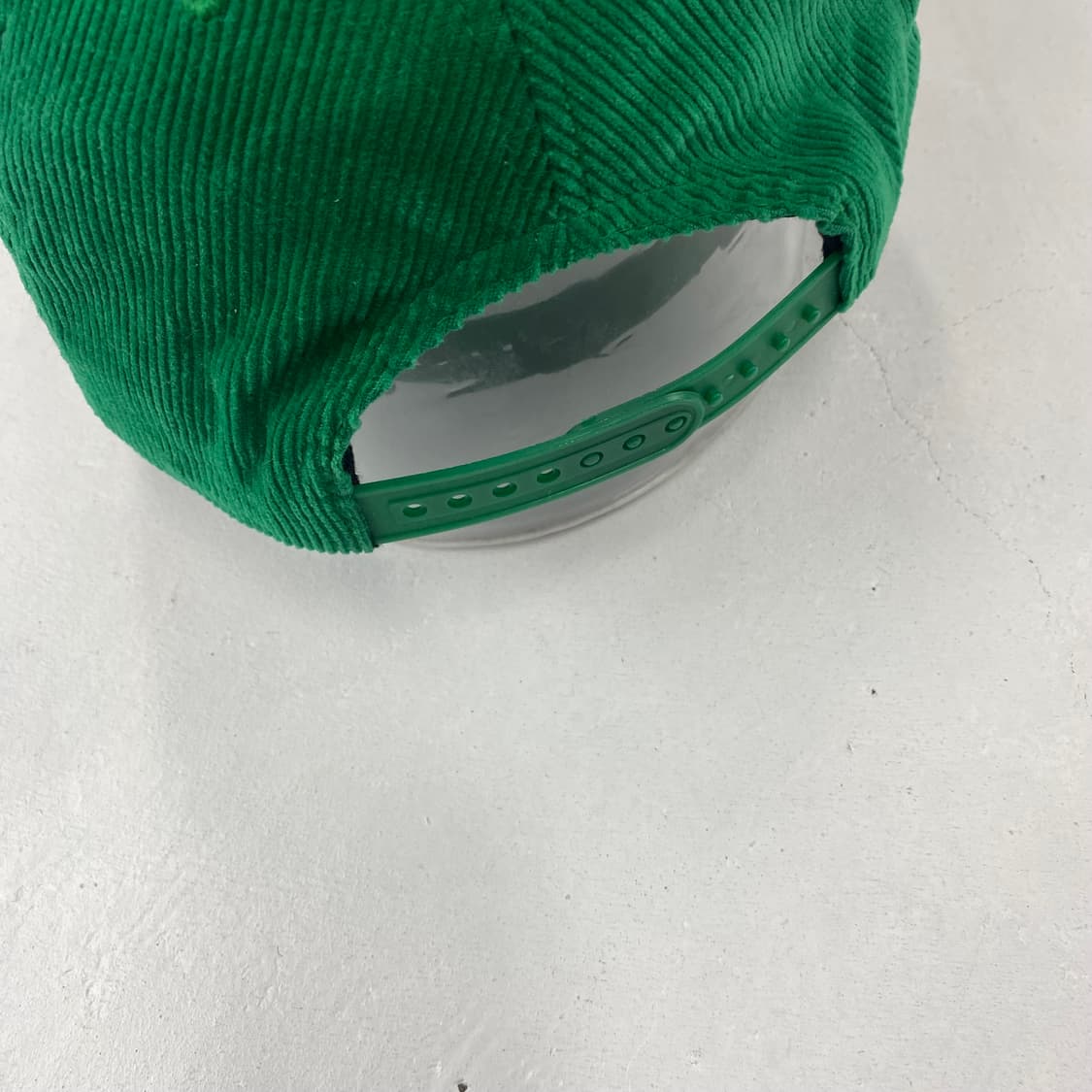 트래셔 자수 스펠아웃 빅로고 그린 코듀로이 트러커 캡 상품이미지4