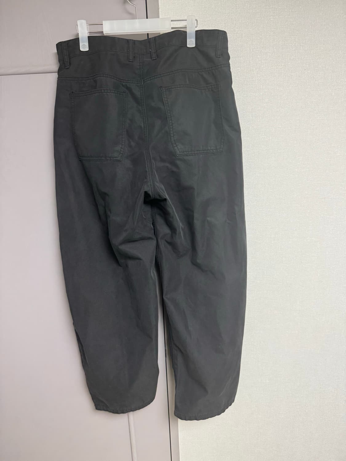 밀로 아카이브 리플렉트 커브드 치노 팬츠 블랙 상품이미지1