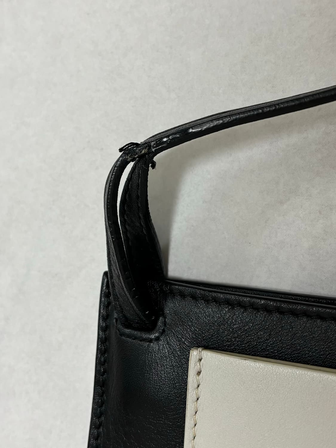 정품 셀린느 미니 크로스백 상품이미지7