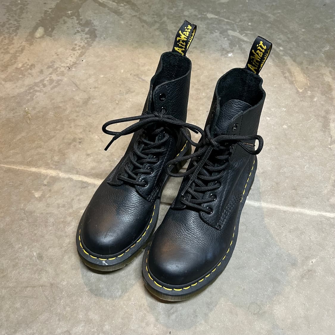 230) 닥터마틴 파스칼 8홀 나파 블랙 부츠 상품이미지4