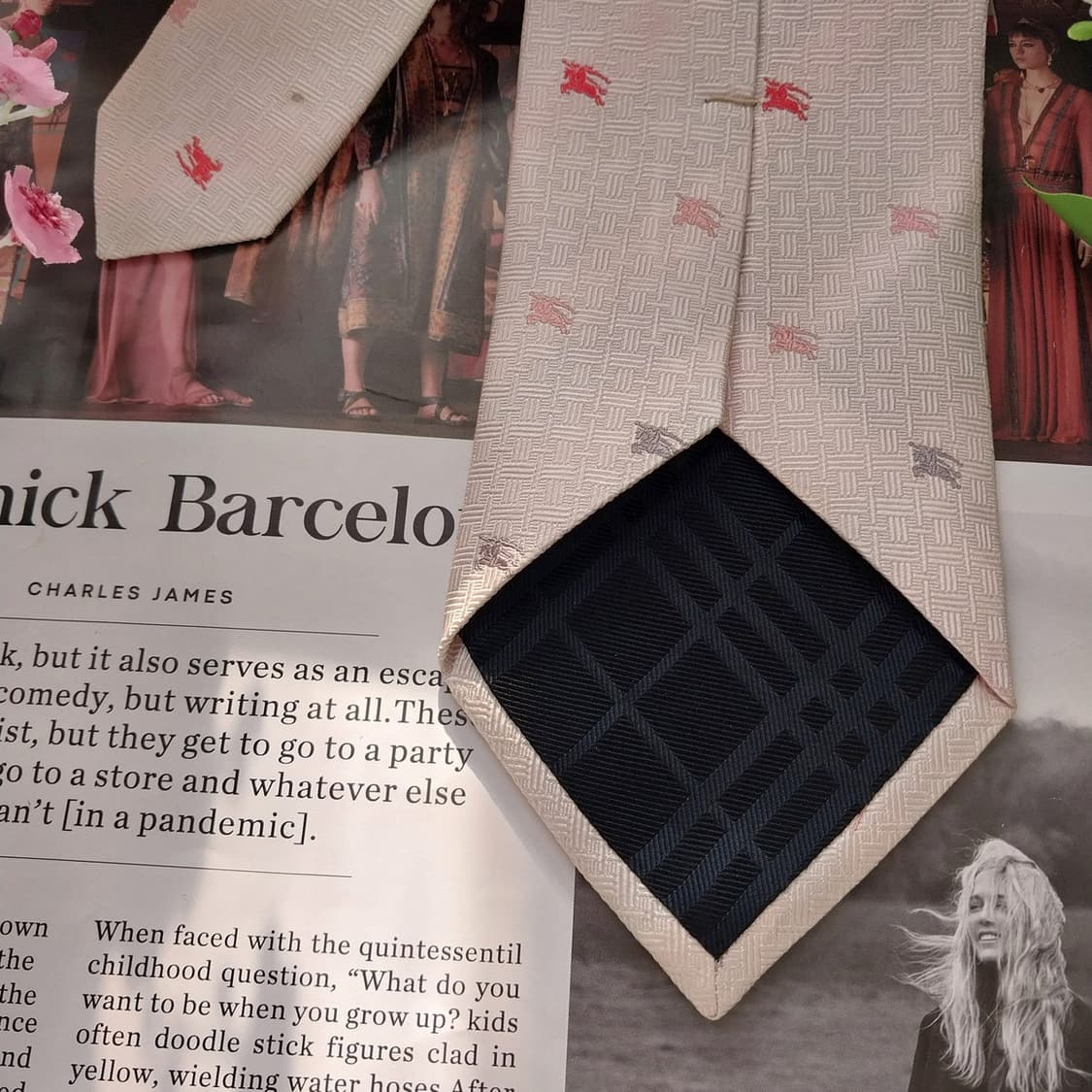 버버리 실크 아이보리 기마사 자카드 넥타이 9.4cm A등급 K1635
 상품이미지6