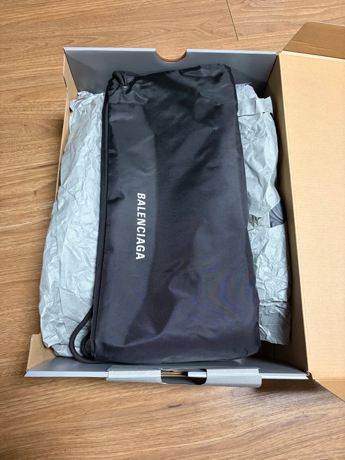 (44) 발렌시아가 6XL 블랙 상품이미지9