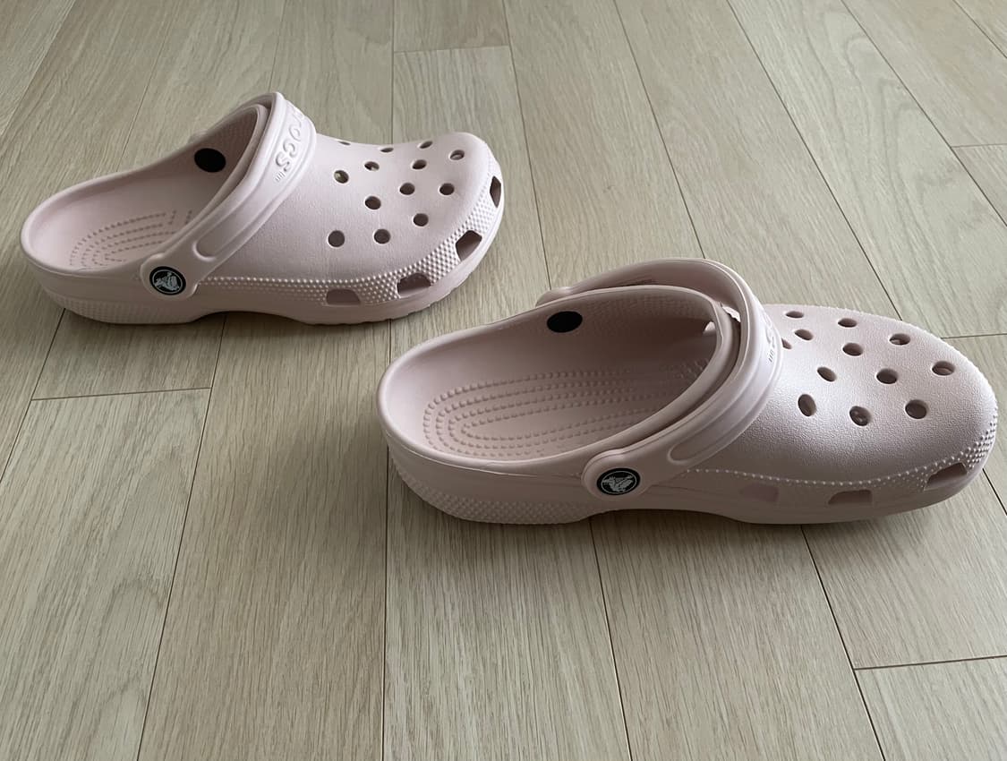 크록스 클래식 240 쿼츠 딸기우유 / 2회 착용 중고  상품이미지4